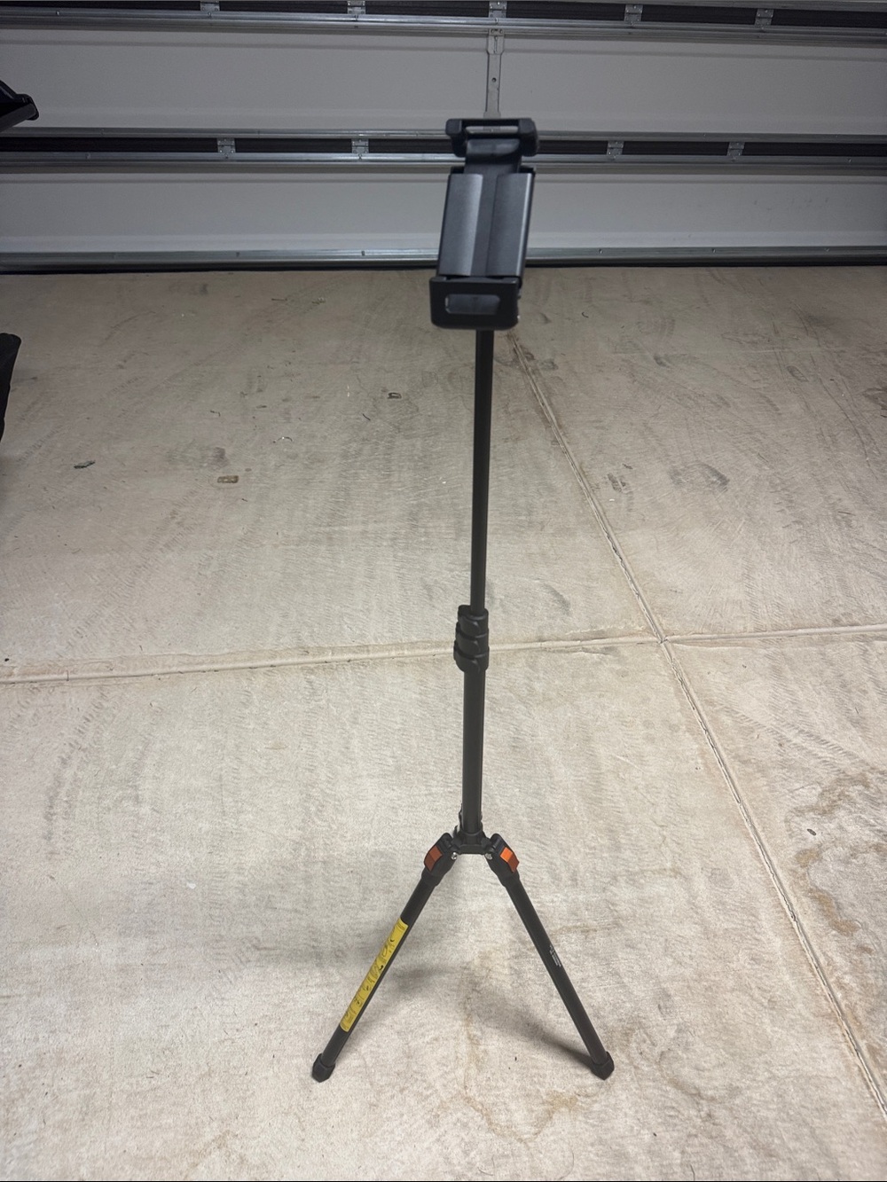Black Phone/Camera/ipad Tripod Stand with Adjustable Mount